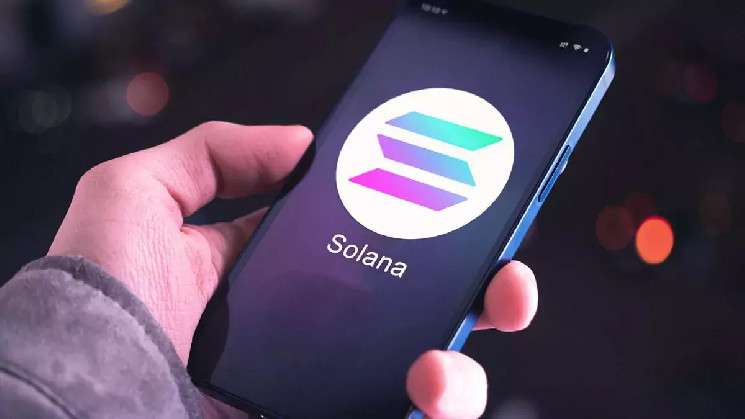 Продажи смартфонов Solana взлетели в 10 раз из-за роста курса BONK